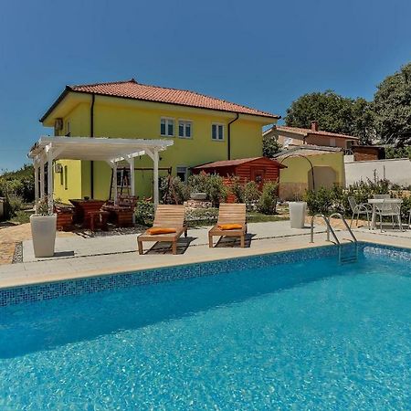 Apartments Dora Victoria Dream Медулин Екстериор снимка