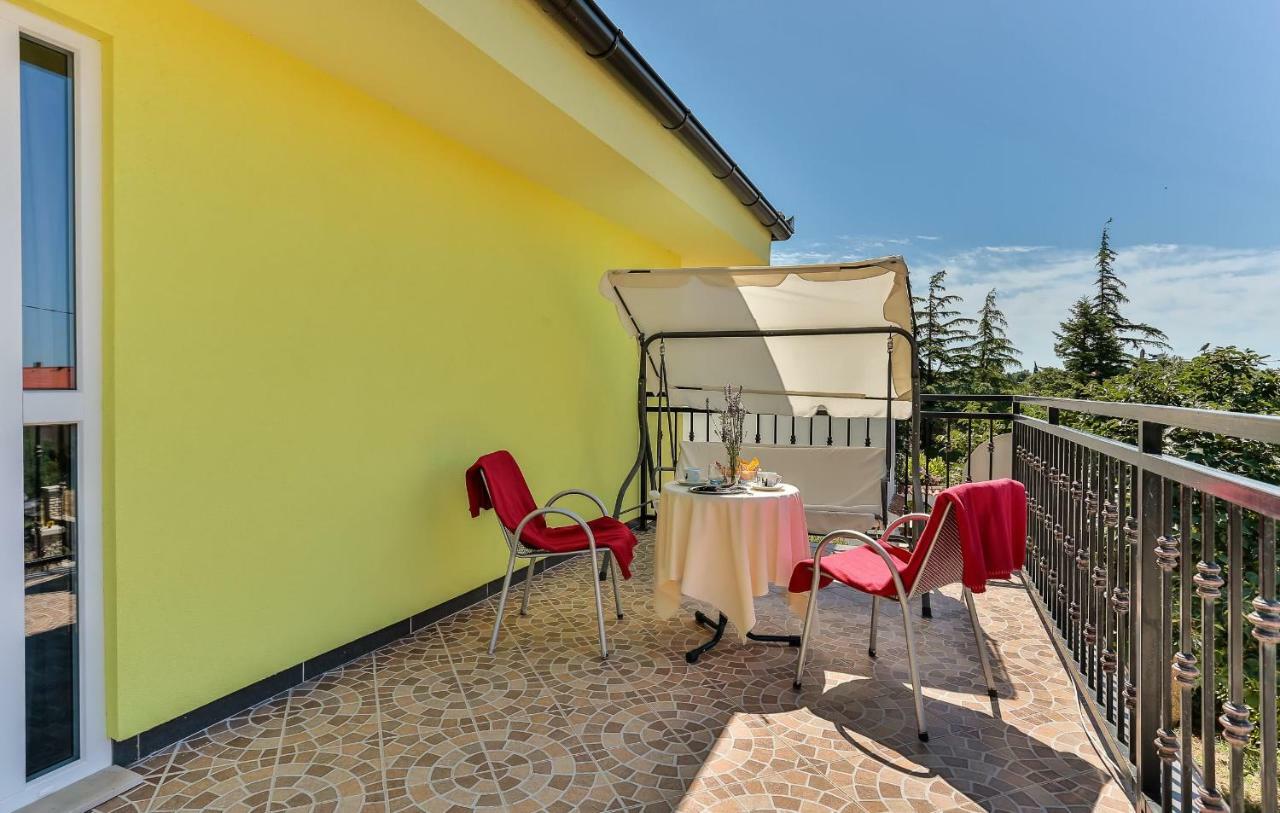 Apartments Dora Victoria Dream Медулин Екстериор снимка