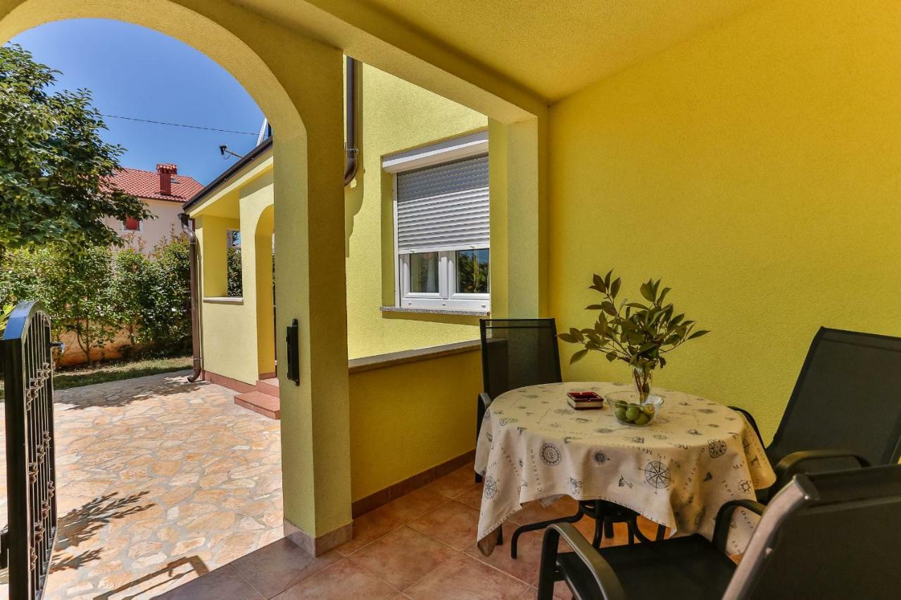 Apartments Dora Victoria Dream Медулин Екстериор снимка