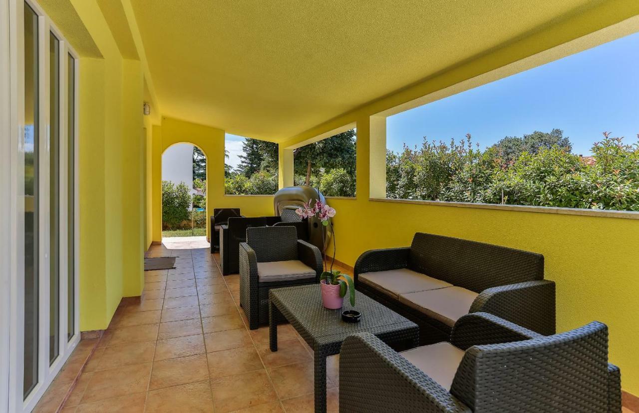 Apartments Dora Victoria Dream Медулин Екстериор снимка