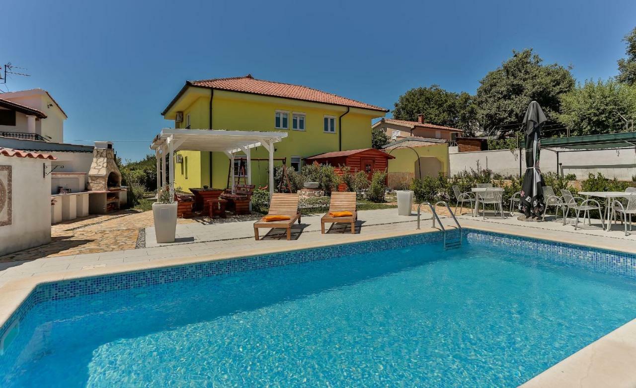 Apartments Dora Victoria Dream Медулин Екстериор снимка
