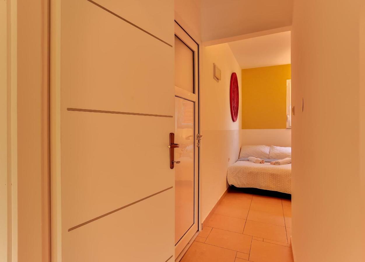 Apartments Dora Victoria Dream Медулин Екстериор снимка