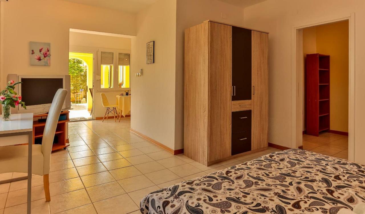 Apartments Dora Victoria Dream Медулин Екстериор снимка
