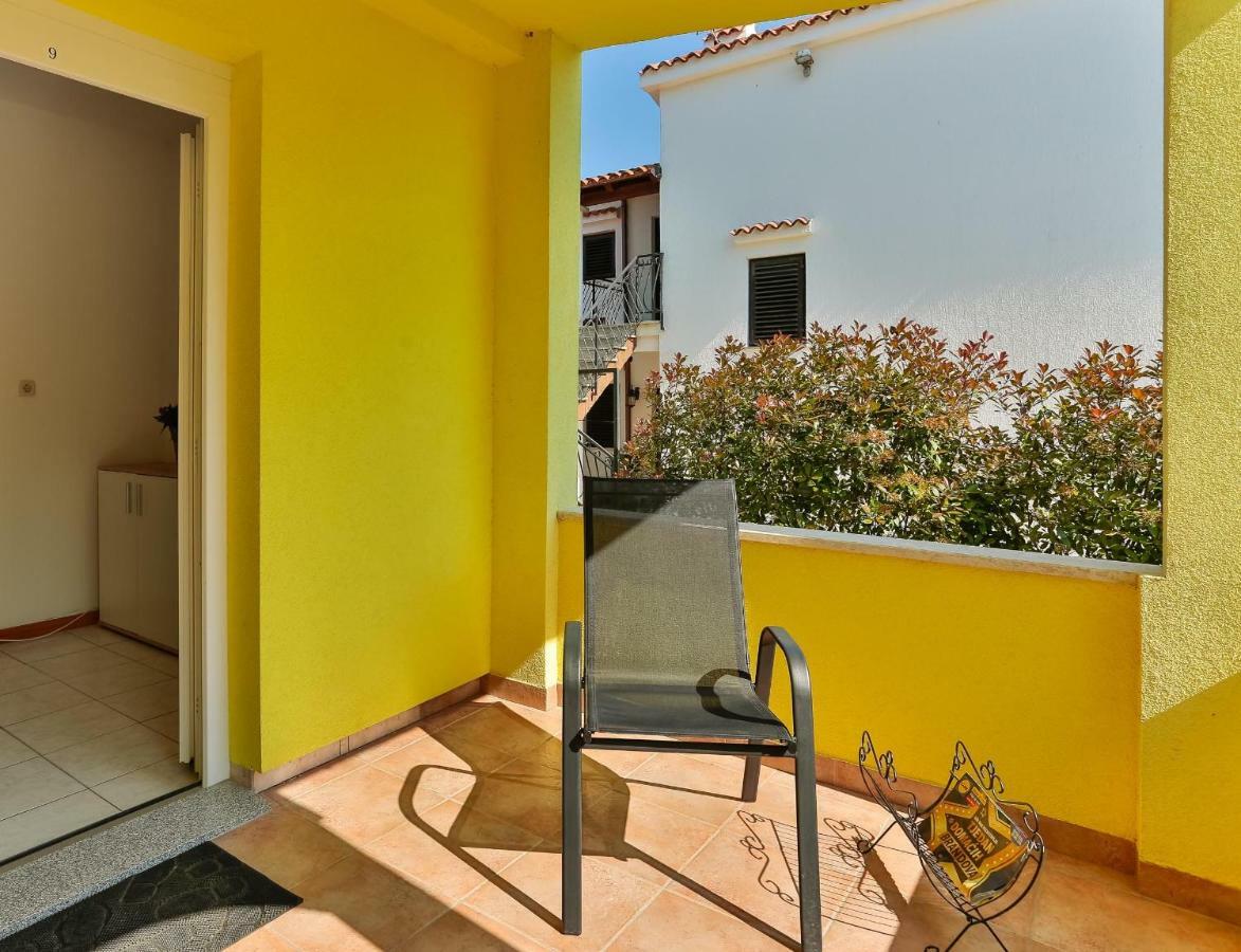 Apartments Dora Victoria Dream Медулин Екстериор снимка