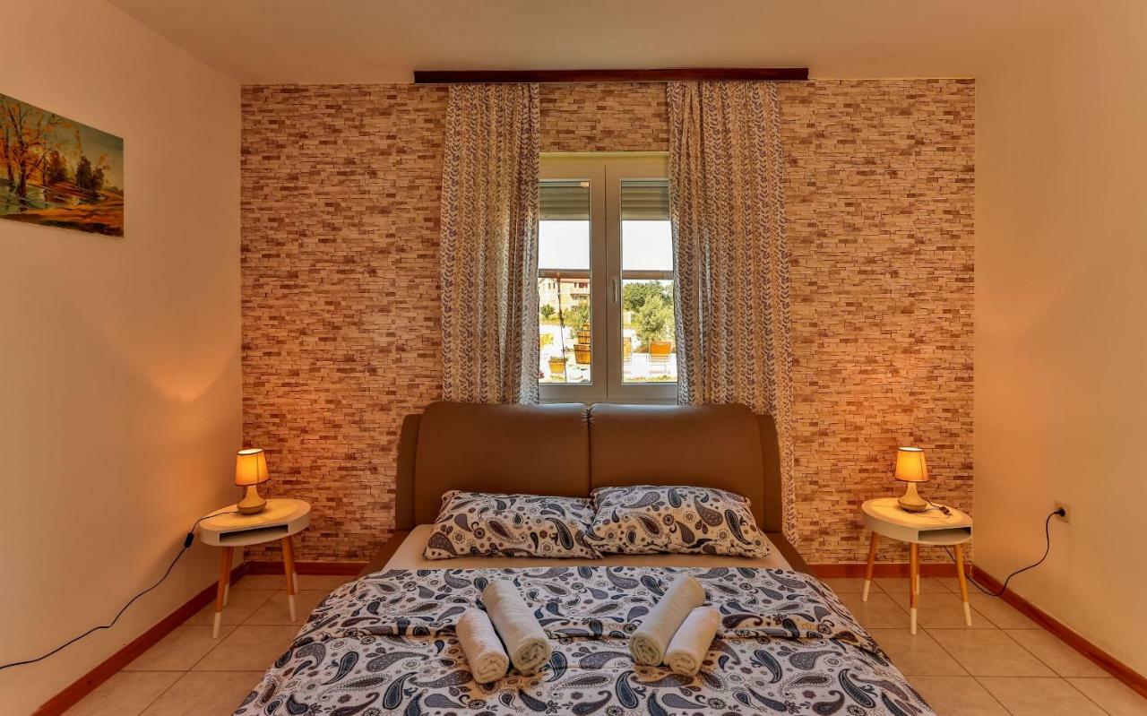 Apartments Dora Victoria Dream Медулин Екстериор снимка