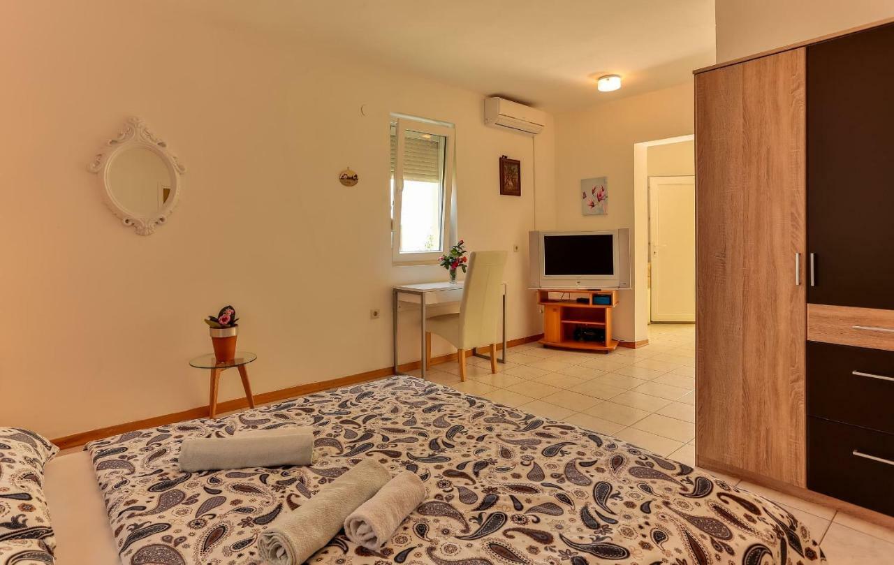 Apartments Dora Victoria Dream Медулин Екстериор снимка
