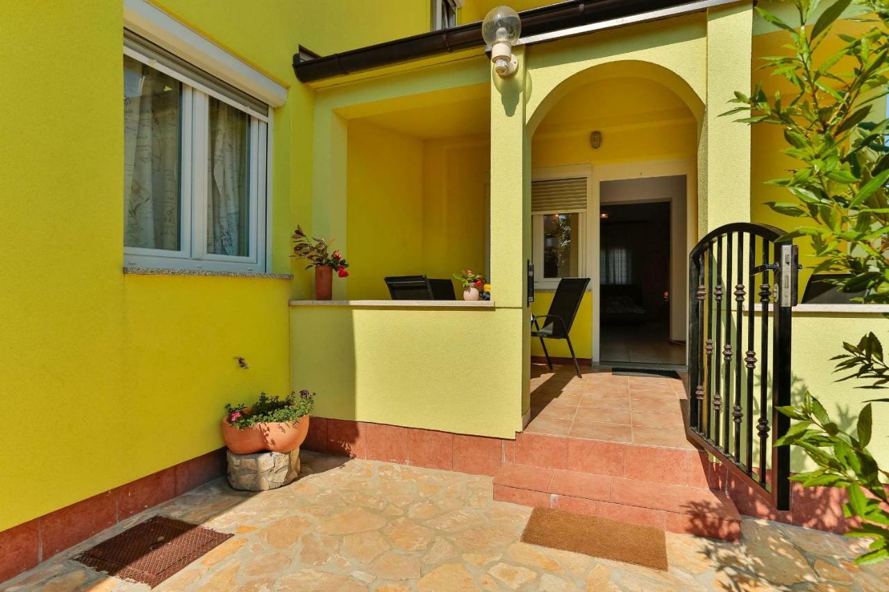 Apartments Dora Victoria Dream Медулин Екстериор снимка