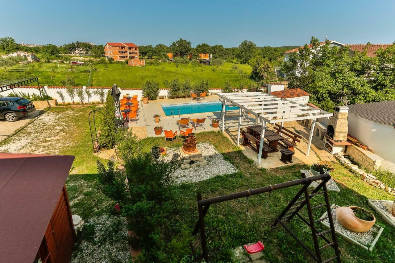 Apartments Dora Victoria Dream Медулин Екстериор снимка