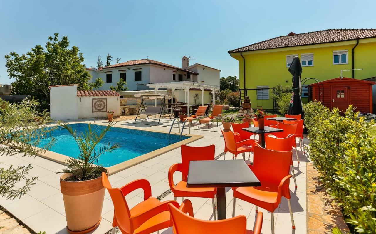 Apartments Dora Victoria Dream Медулин Екстериор снимка