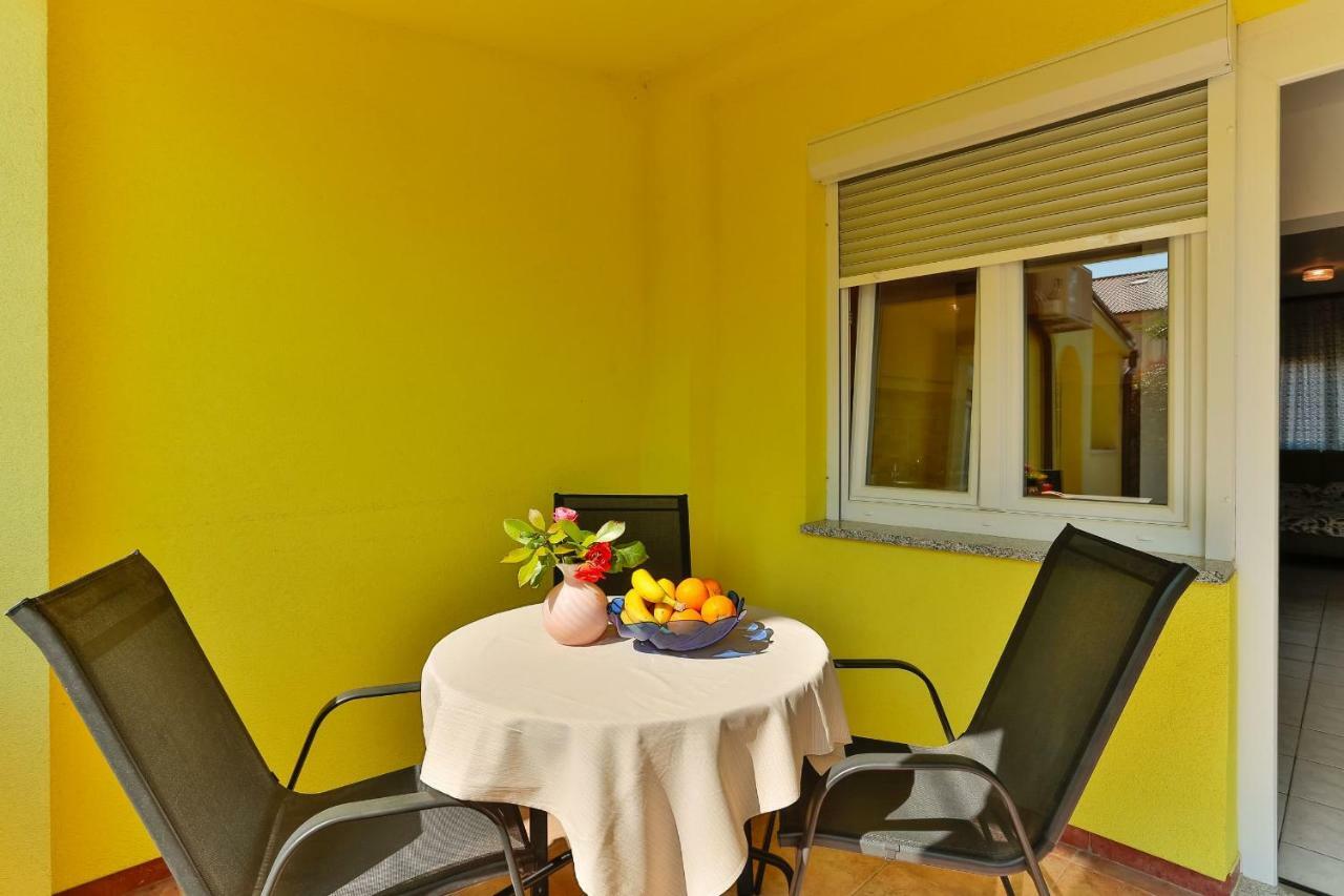 Apartments Dora Victoria Dream Медулин Екстериор снимка