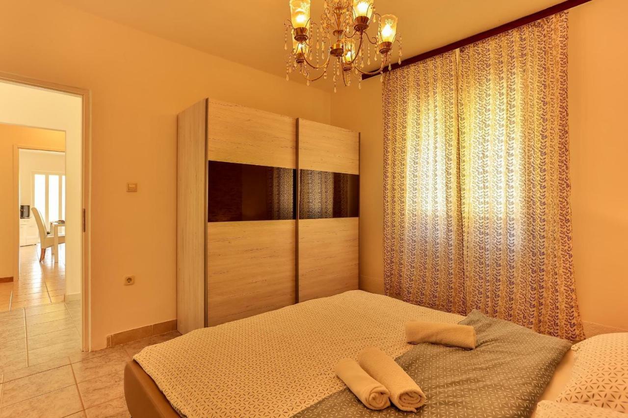 Apartments Dora Victoria Dream Медулин Екстериор снимка