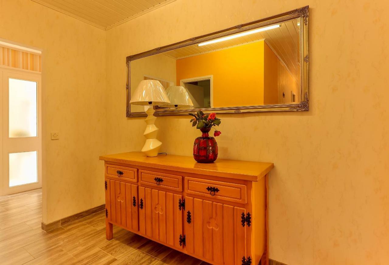 Apartments Dora Victoria Dream Медулин Екстериор снимка