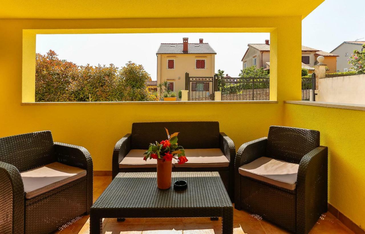 Apartments Dora Victoria Dream Медулин Екстериор снимка