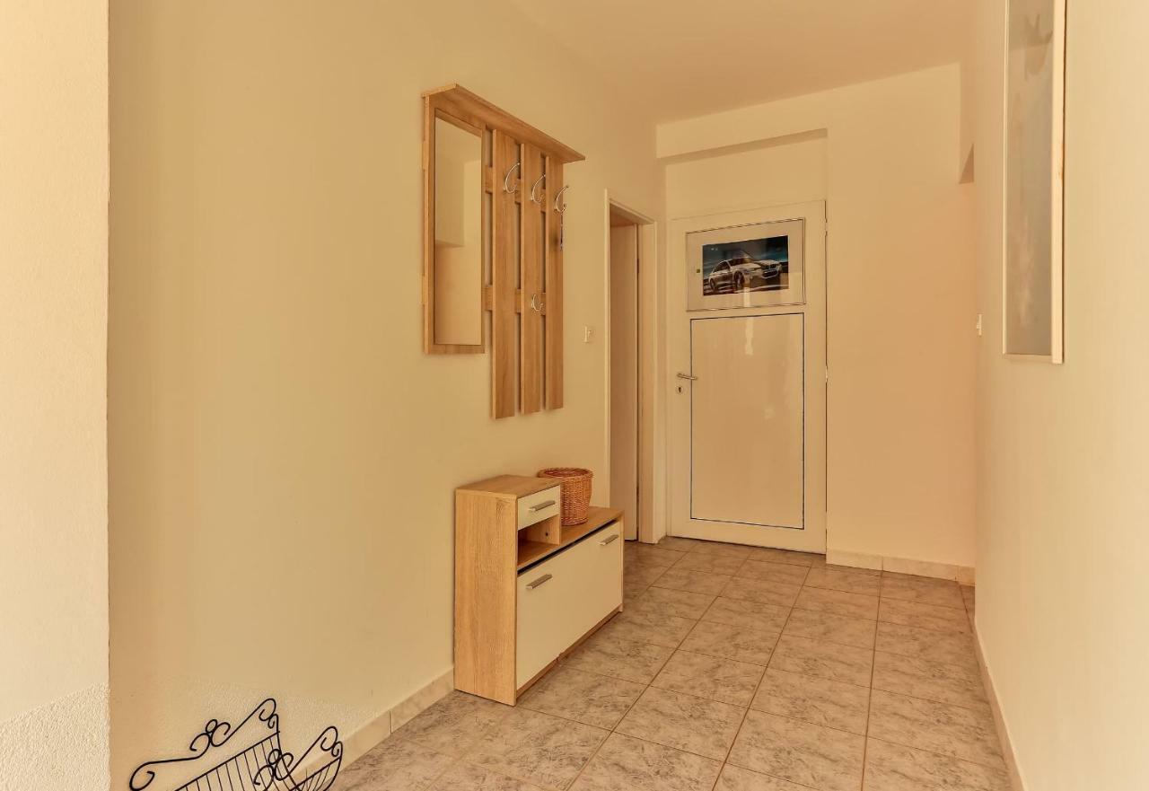 Apartments Dora Victoria Dream Медулин Екстериор снимка
