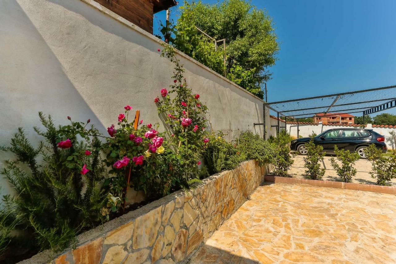 Apartments Dora Victoria Dream Медулин Екстериор снимка
