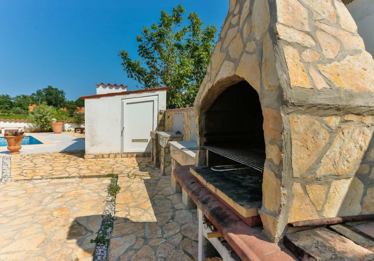 Apartments Dora Victoria Dream Медулин Екстериор снимка