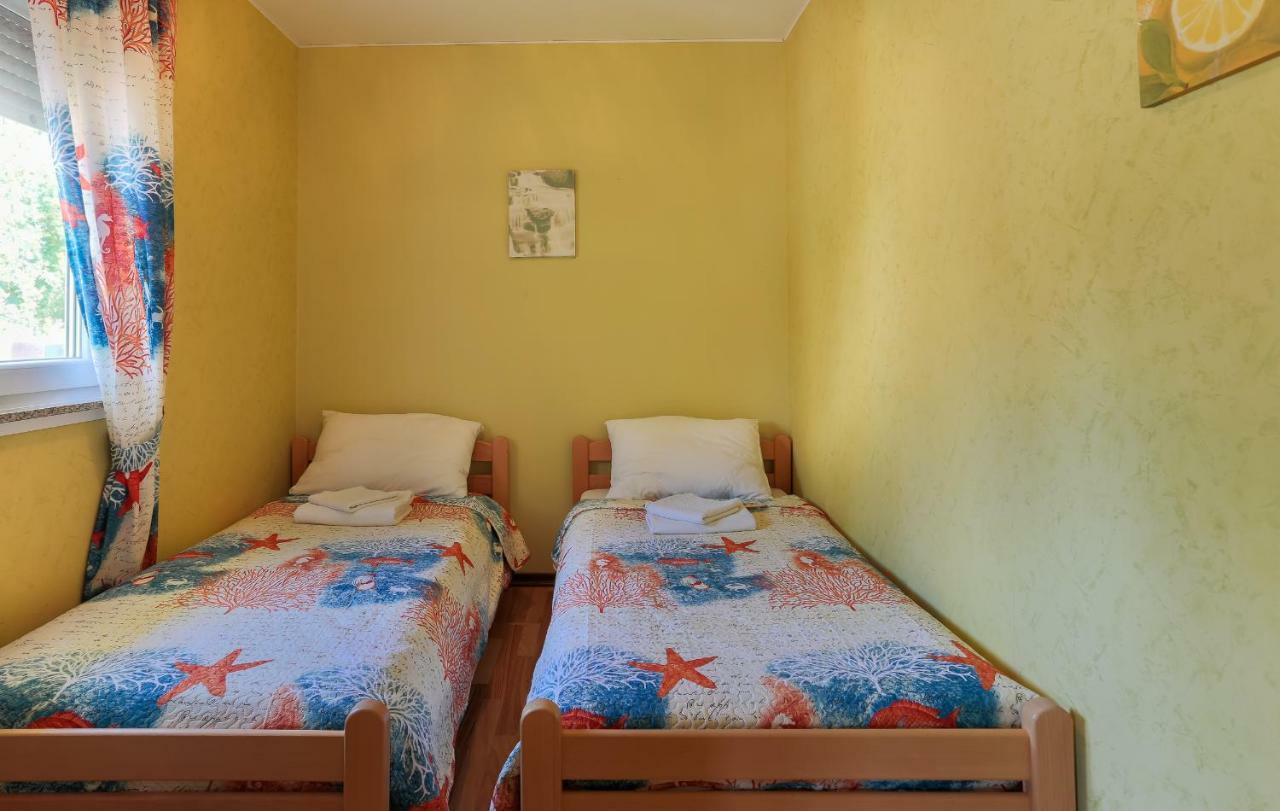 Apartments Dora Victoria Dream Медулин Екстериор снимка