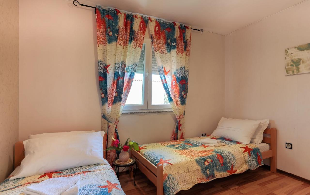 Apartments Dora Victoria Dream Медулин Екстериор снимка