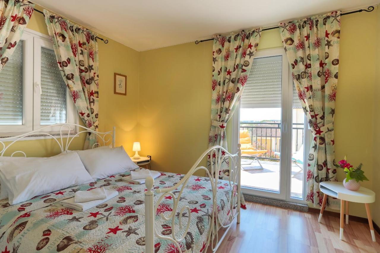Apartments Dora Victoria Dream Медулин Екстериор снимка