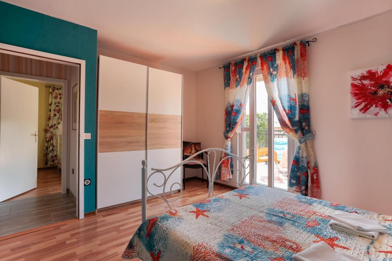 Apartments Dora Victoria Dream Медулин Екстериор снимка